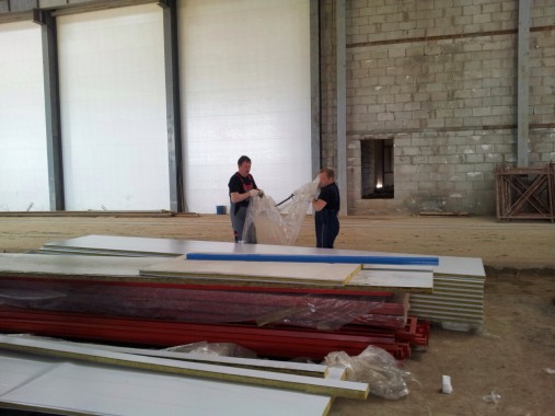 В Казахстане в Астане на Заводе по производству дизельных двигателей для локомотивов GEVO наша компания возводит моечную камеру