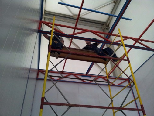 В Казахстане в Астане на Заводе по производству дизельных двигателей для локомотивов GEVO наша компания возводит моечную камеру