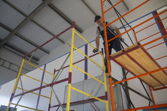 Установка камеры покраски на Заводе по производству дизельных двигателей в Астане (Казахстан)