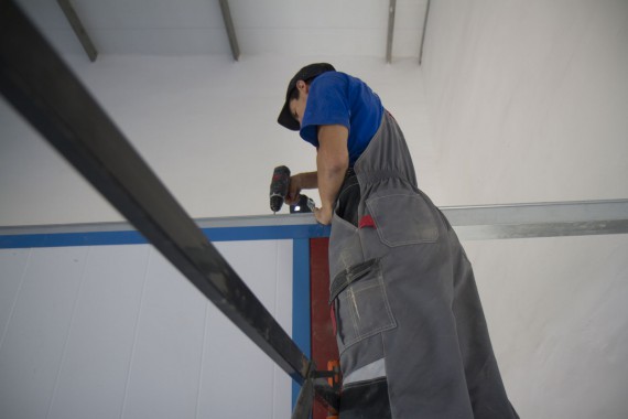 Установка камеры покраски на Заводе по производству дизельных двигателей в Астане (Казахстан)