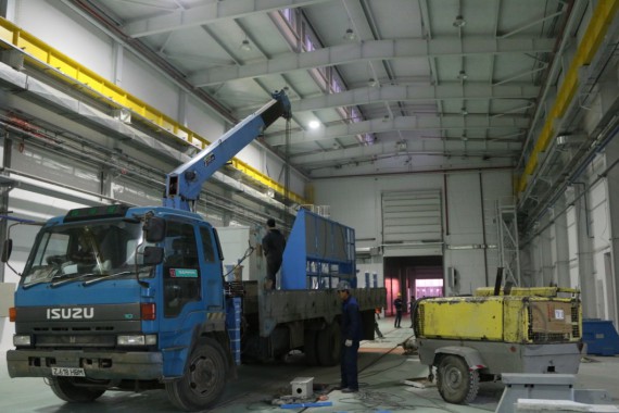 Расстановка нестандартного оборудования на Заводе по производству дизельных двигателей GEVO в Астане