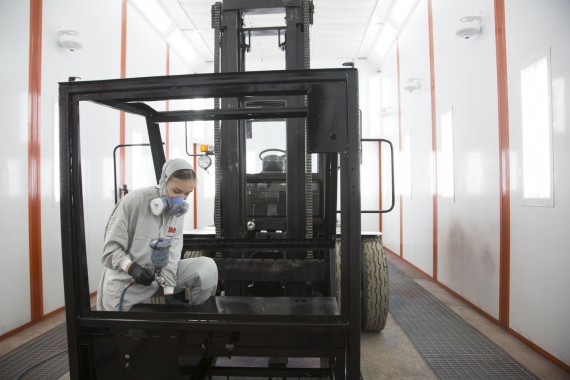 В г. Невьянске (Свердловская область) состоялся запуск покрасочно-сушильной камеры для погрузчиков