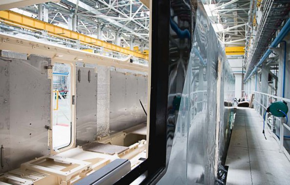 Электровозосборочный завод. Камера покраски железнодорожной техники.