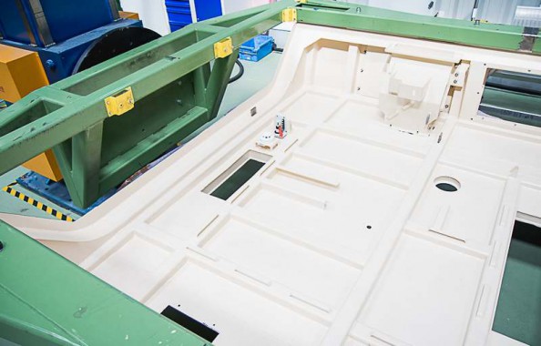 Электровозосборочный завод. Камера покраски железнодорожной техники.