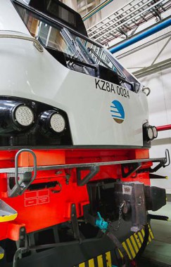 Электровозосборочный завод. Камера покраски железнодорожной техники.