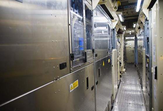 Электровозосборочный завод. Камера покраски железнодорожной техники.