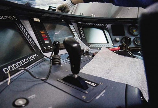 Электровозосборочный завод. Камера покраски железнодорожной техники.