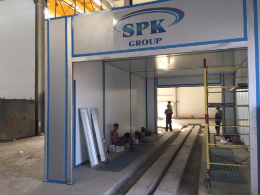 Проходная моечная камера для деталей дизельных двигателей. Завод по производству дизельных двигателей GEVO для локомотивов в Астане (Казахстан)