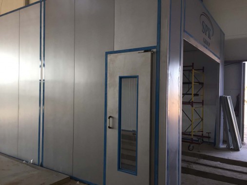 Проходная моечная камера для деталей дизельных двигателей. Завод по производству дизельных двигателей GEVO для локомотивов в Астане (Казахстан)