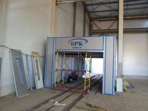 Проходная моечная камера для деталей дизельных двигателей. Завод по производству дизельных двигателей GEVO для локомотивов в Астане (Казахстан)