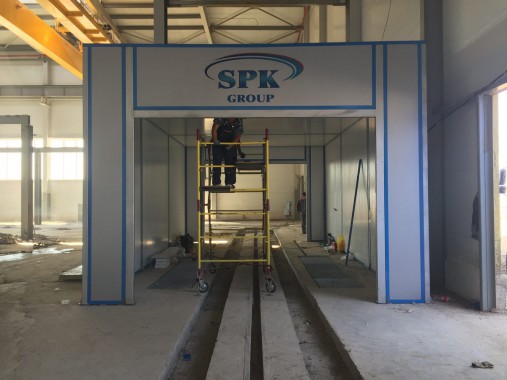 Проходная моечная камера для деталей дизельных двигателей. Завод по производству дизельных двигателей GEVO для локомотивов в Астане (Казахстан)