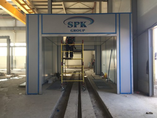 Проходная моечная камера для деталей дизельных двигателей. Завод по производству дизельных двигателей GEVO для локомотивов в Астане (Казахстан)