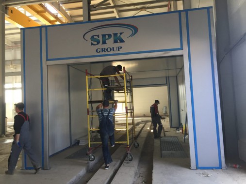 Проходная моечная камера для деталей дизельных двигателей. Завод по производству дизельных двигателей GEVO для локомотивов в Астане (Казахстан)