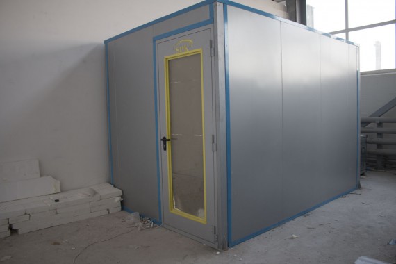 Камера хранения для красок. Астана (Казахстан).  Камера хранения для красок. Астана (Казахстан).