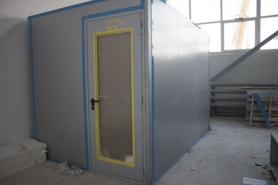 Камера хранения для красок. Астана (Казахстан).  Камера хранения для красок. Астана (Казахстан).