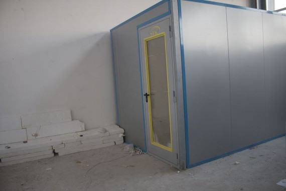 Камера хранения для красок. Астана (Казахстан).  Камера хранения для красок. Астана (Казахстан).