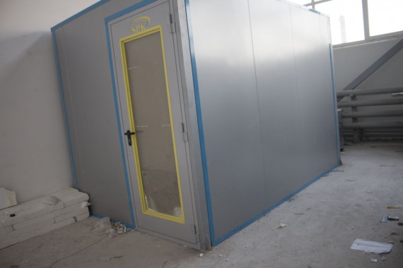 Камера хранения для красок. Астана (Казахстан).  Камера хранения для красок. Астана (Казахстан).