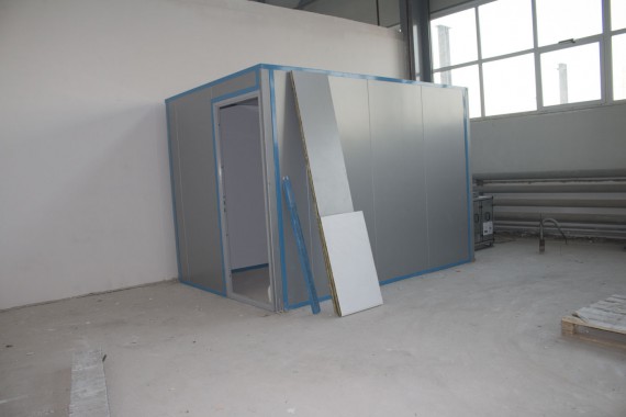 Камера хранения для красок. Астана (Казахстан).  Камера хранения для красок. Астана (Казахстан).