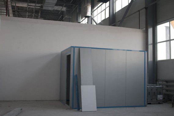 Камера хранения для красок. Астана (Казахстан).  Камера хранения для красок. Астана (Казахстан).