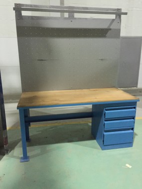 Верстак со светильником