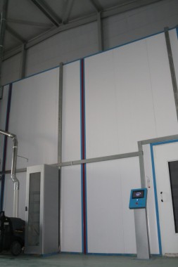 Обитаемая моечная камера. Завод по производству дизельных двигателей GEVO. Обитаемая моечная камера. Завод по производству дизельных двигателей GEVO.