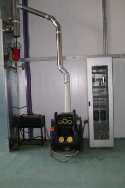 Обитаемая моечная камера. Завод по производству дизельных двигателей GEVO. Обитаемая моечная камера. Завод по производству дизельных двигателей GEVO.