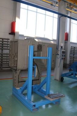 Подставка передней крышки дизельного двигателя