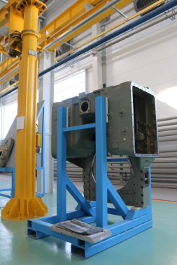 Подставка передней крышки дизельного двигателя