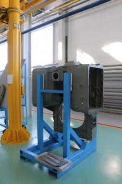 Подставка передней крышки дизельного двигателя