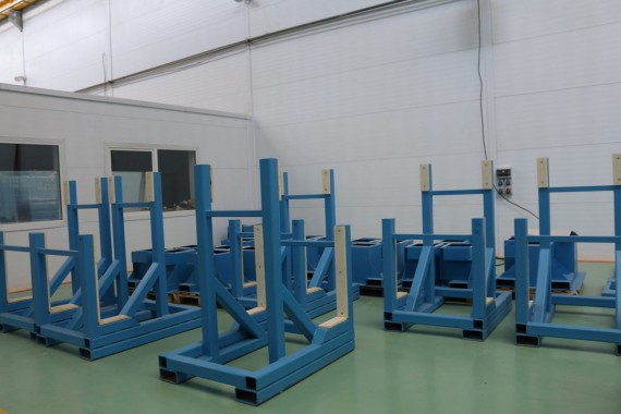 Подставка передней крышки дизельного двигателя