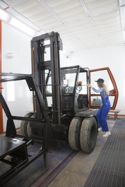 Окрасочно-сушильная камера для вилочных погрузчиков и металлоконструкций (Невьянский Машиностроительный Завод, г. Невьянск, Свердловская область)