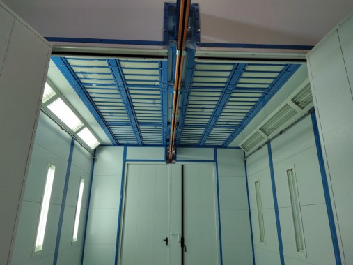 Комплекс подготовки и покраски для деталей с подвесной транспортной системой SPK Комплекс подготовки и покраски для деталей с подвесной транспортной системой SPK